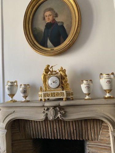 Pendule en bronze doré et marbre blanc d'époque Louis XVI - Horlogerie Style Louis XVI