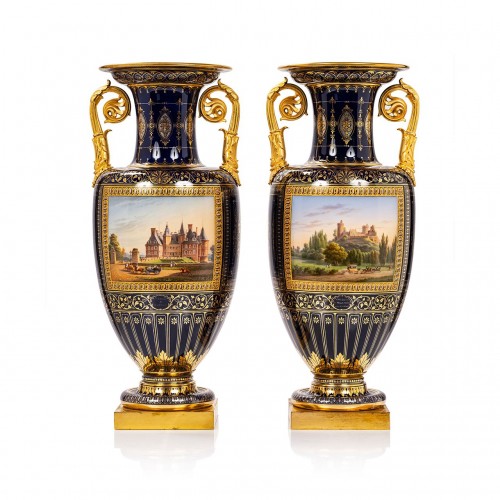 Paire de vases en porcelaine de Sèvres aux Vues des Châteaux de Randan et de Maulmont