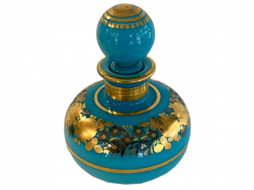 Flacon boule en opaline turquoise décor Desvignes