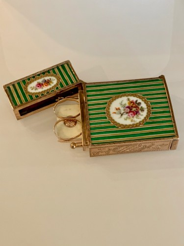 Antiquités - Nécessaire à secrets en or et porcelaine du XVIIIe siècle, Miniature par Campana