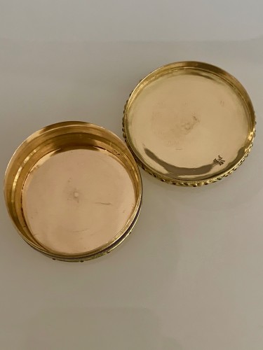 XVIIIe siècle - Boite ronde en or et émail