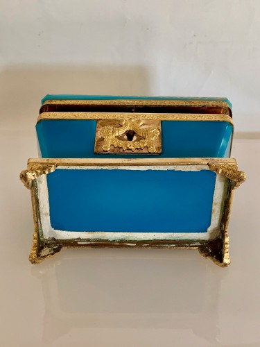 XIXe siècle - Coffret "sarcophage" en opaline turquoise