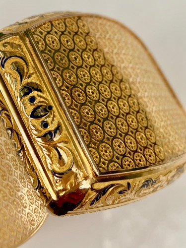 XIXe siècle - Tabatière en or et émail d'époque Empire