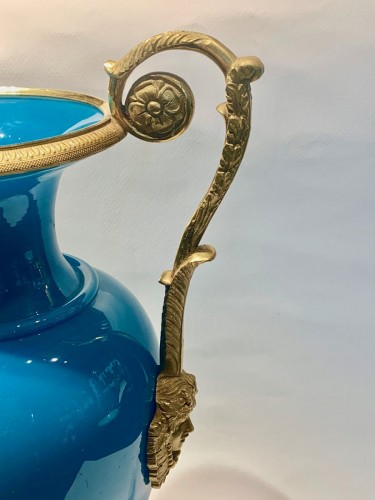 Vase en opaline et bronze doré, époque Restauration - SeblAntic