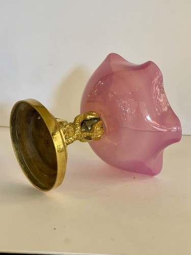 Verrerie, Cristallerie  - Coupe en opaline gorge de pigeon et bronze doré