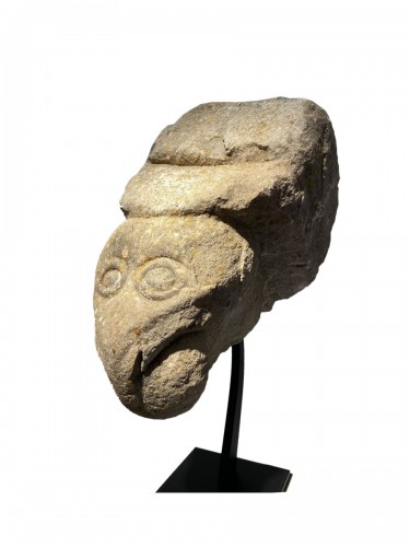 Modillon roman avec tête d'oiseau mythique (Espagne, XIIe siècle)