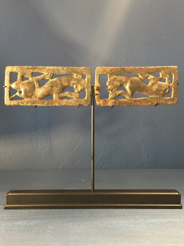 Antiquités - Deux boucles de ceinture en bronze (Culture de l'Ordos, VI-II siècle avant  J.-C.