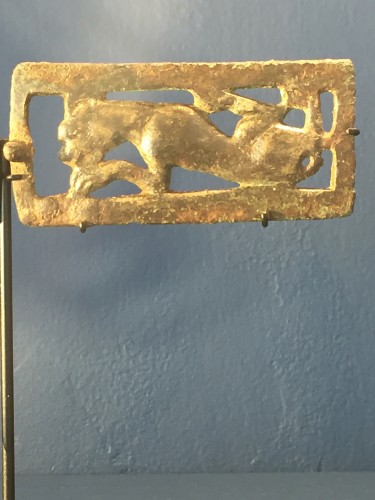 Antiquités - Deux boucles de ceinture en bronze (Culture de l'Ordos, VI-II siècle avant  J.-C.