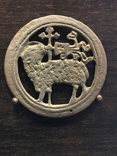Art sacré, objets religieux  - Médaille en bronze avec Agnus Dei, XVe siècle