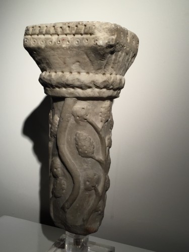 Moyen Âge - Fragment de colonne (Italie, fin du XIIe siècle)