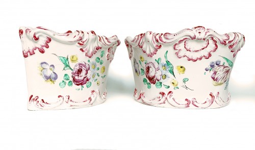 Céramiques, Porcelaines  - Pots de fleurs en faïence demi-lune Manufacture Samson & Fils, France fin XIXème s.