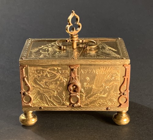 Boîte en cuivre doré et gravé par Michel Mann - vers 1600 - Objets de Vitrine Style 