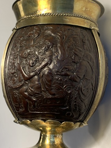 Argenterie et Arts de la table  - Noix de coco montée en argent doré formant chope, Angleterre XVIIe siècle
