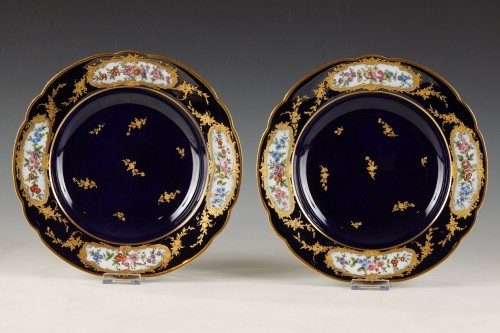 Antiquités - Ensemble de six assiettes en porcelaine, France circa 1880