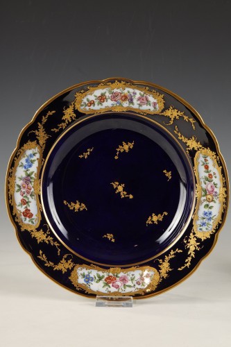 Antiquités - Ensemble de six assiettes en porcelaine, France circa 1880