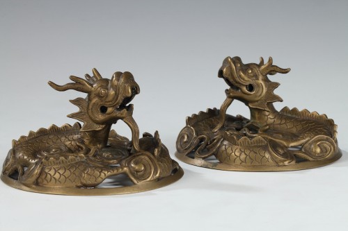 Antiquités - Paire de brûle-parfums en émail cloisonné, Chine début du XIXe siècle