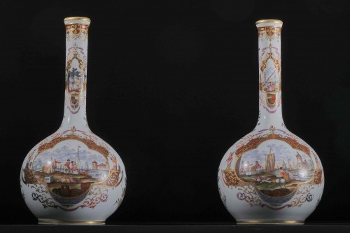 Paire de vases bouteilles, marque sous glaçure "Augustus Rex", probablement Saxe 19e - Céramiques, Porcelaines Style Restauration - Charles X
