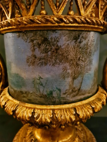 XVIIIe siècle - Paire des Vases en bois sculpté et doré avec des cachepots en Tôle Peint, Rome 1780