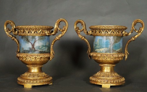 Antiquités - Paire des Vases en bois sculpté et doré avec des cachepots en Tôle Peint, Rome 1780