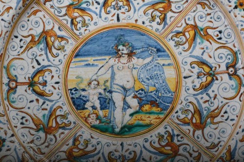 Céramiques, Porcelaines  - Grande assiette de la manufacture Deruta, début du XVIIe siècle