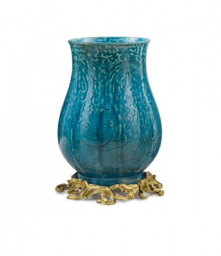 Vase en porcelaine turquoise et bronze doré, Chine  XIXe siècle 