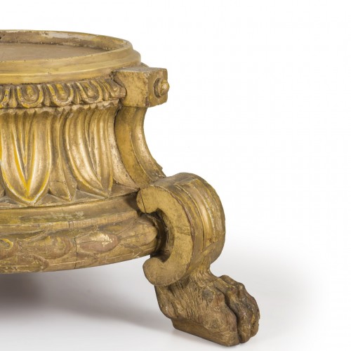 Objet de décoration  - Socle en bois sculpté et doré XVIIIe siècle