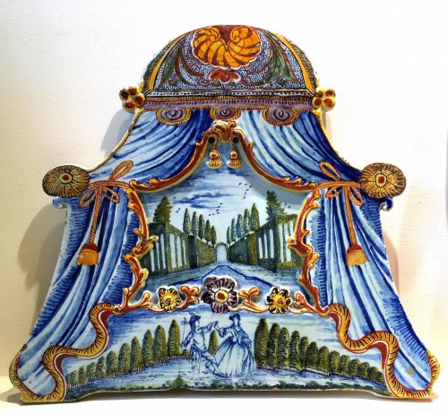 Plaque murale décorée d'une vue en perspective - Céramiques, Porcelaines Style 