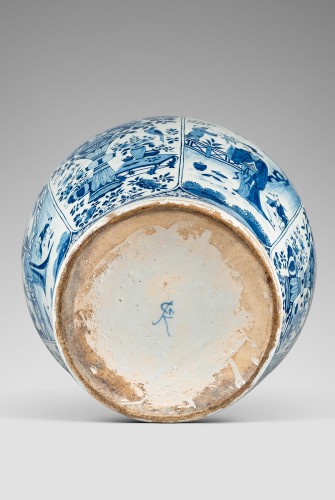 Céramiques, Porcelaines  - Vase couvert en faïence de Delft