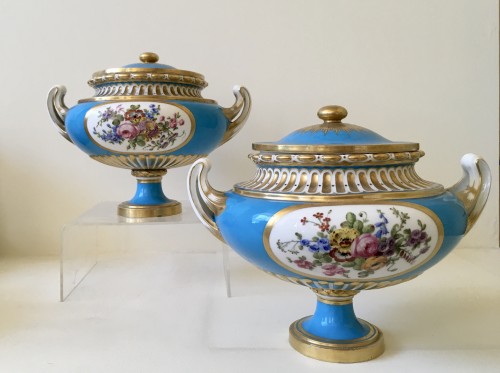 Céramiques, Porcelaines  - Paire de vases "allemands unis" en porcelaine de Sèvres