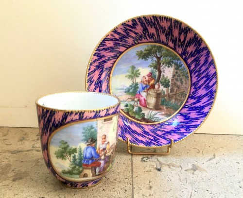 Tasse Calabre et sa sous-tasse en porcelaine de Sèvres - Céramiques, Porcelaines Style Louis XV