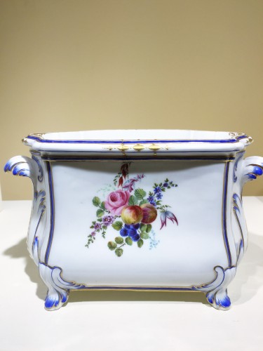 Céramiques, Porcelaines  - Cuvette Courteille en porcelaine de Sèvres