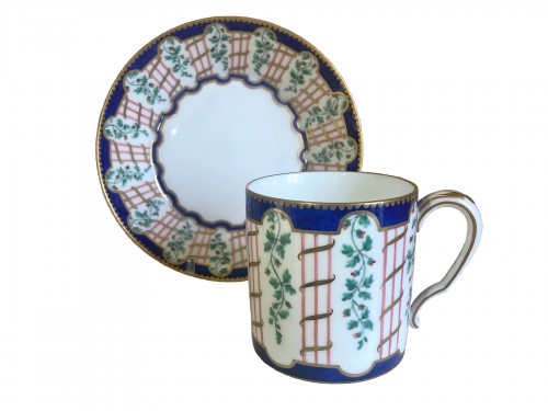 Tasse et sous-tasse en porcelaine de Sèvres
