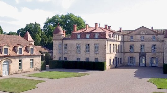 Château de Parentignat entrée