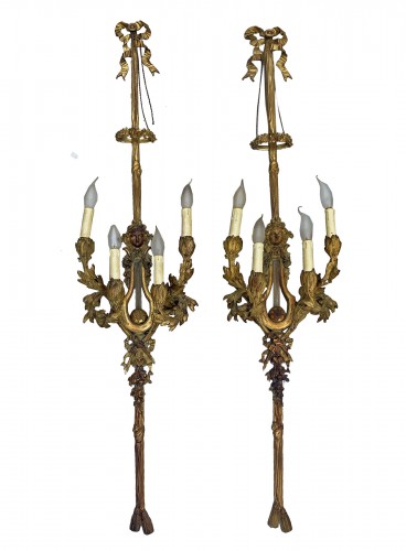 Paire de grandes appliques en bronze doré vers 1890-1900 d’après Gouthiere