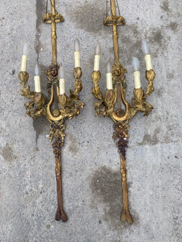 Paire de grandes appliques en bronze doré vers 1890-1900 d’après Gouthiere - Luminaires Style Napoléon III