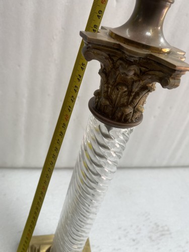 XXe siècle - Paire de lampes en cristal Baccarat avec socle et chapiteau corinthien  en bronze