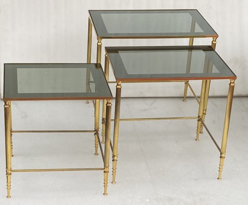 Mobilier Table & Guéridon - Série de 3 tablesgGigognes en bronze doré et verre fumé Circa 1970