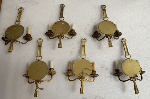 Luminaires Appliques - Série de 10 appliques en bronze doré avec miroir convexe signée Petitot 1950-1970