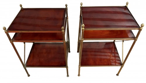 Paire de bouts de canapé en laiton et bronze, éagéres en bakélite Maison Baguès