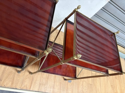 XXe siècle - Paire de bouts de canapé en laiton et bronze, éagéres en bakélite Maison Baguès