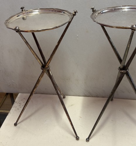 Années 50-60 - Paire de guéridons de voyage en bronze argenté