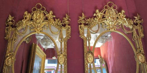 Antiquités - Paire de miroirs ou similaires parecloses et médaillons allégorie aux anges et aux oiseaux