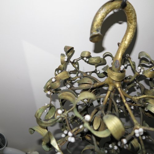 Antiquités - Lustre boule de gui Art nouveau en bronze et perles opaline
