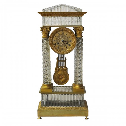 Pendule Portique Charles X en cristal de Baccarat et bronze doré