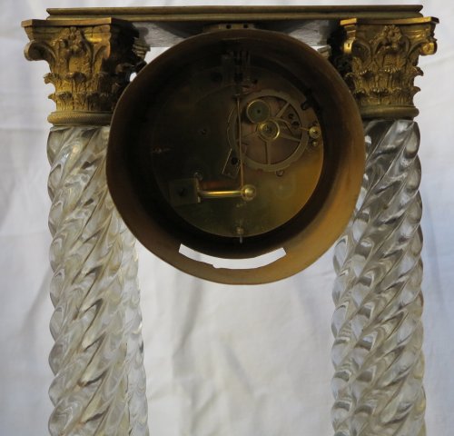 Pendule Portique Charles X en cristal de Baccarat et bronze doré - Horlogerie Style Restauration - Charles X