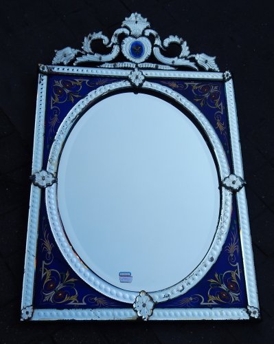 XIXe siècle - Miroir de Venise à fronton avec cadre en verre bleu émaillé vers 1880-1900