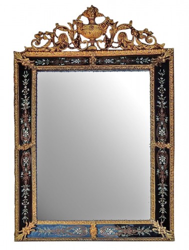 Venitian and gilted bronze mirror with pediment black color glass