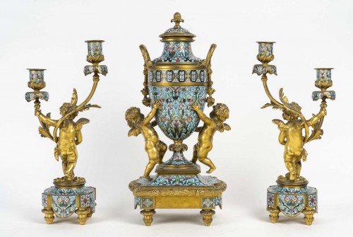 Garniture de cheminée en émail cloisonné du Milieu du XIXe siècle, circa 1860 - Horlogerie Style Napoléon III