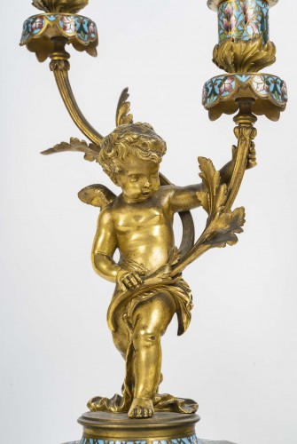 Antiquités - Garniture de cheminée en émail cloisonné du Milieu du XIXe siècle, circa 1860