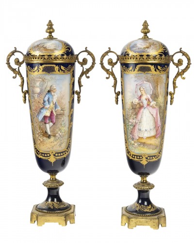 Paire de vases en porcelaine vers 1846